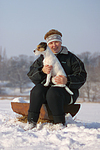 Frau mit Parson Russell Terrier im Schnee / woman with prt in snow