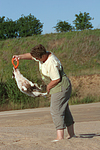 Frau spielt mit Parson Russell Terrier / woman plays with PRT